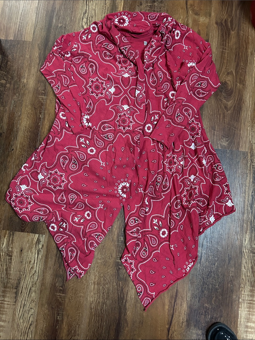 Panhandle Women's Red Bandana-Print Handkerchief Hem Tunic
